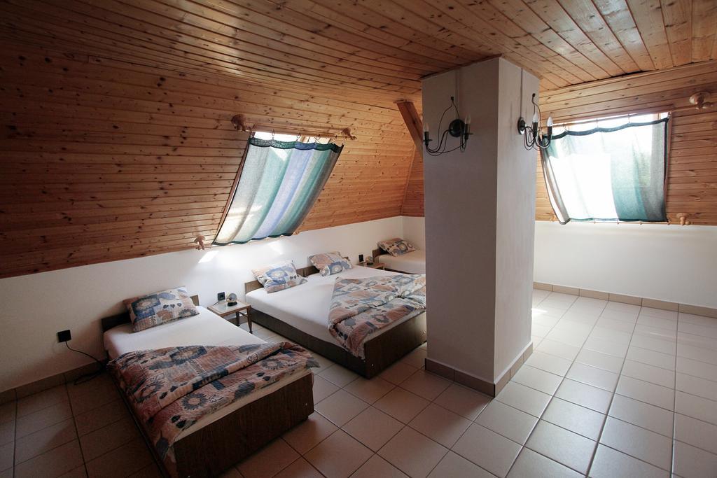 Voeroesko Apartmanhaz Revfulop Phòng bức ảnh